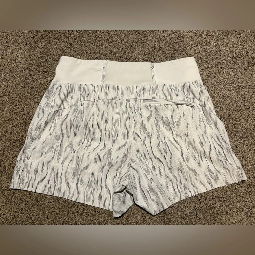 Athleta Trekkie North Shorts Women's size 8 - Picture 5 of 6
